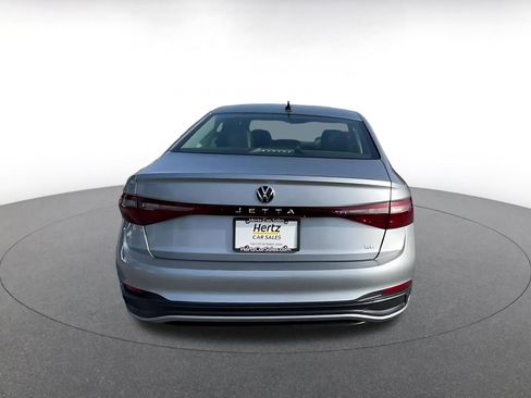 Used 2025 Volkswagen Jetta SE image 12