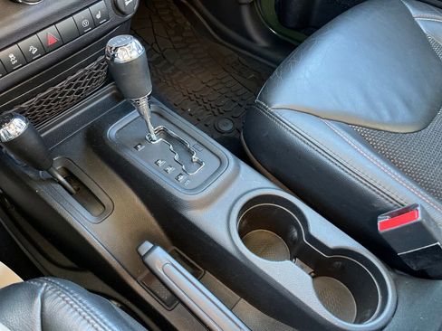 Used 2016 Jeep Wrangler Sahara image 24