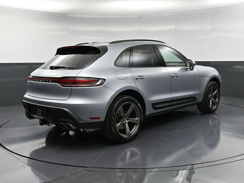 Certified 2022 Porsche Macan image 8