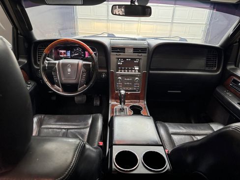Used 2016 Lincoln Navigator Select image 5