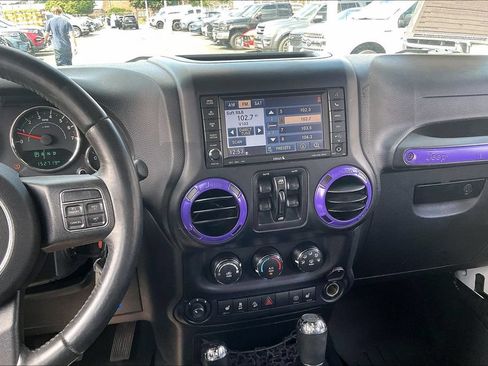 Used 2015 Jeep Wrangler Unlimited Sahara w/ Connectivity Group AWD/4WD image 5