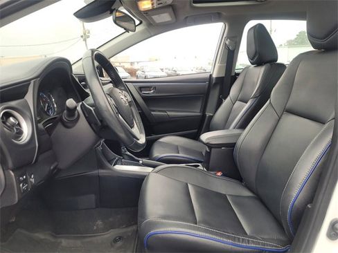 Used 2019 Toyota Corolla XSE image 9