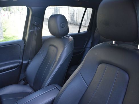 Used 2021 Mercedes-Benz GLB 250 4MATIC w/ Premium Package image 8
