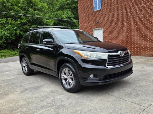 Used 2015 Toyota Highlander XLE FWD image 3