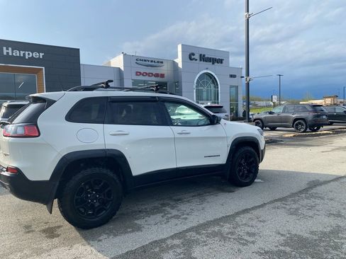 Used 2019 Jeep Cherokee Trailhawk image 2