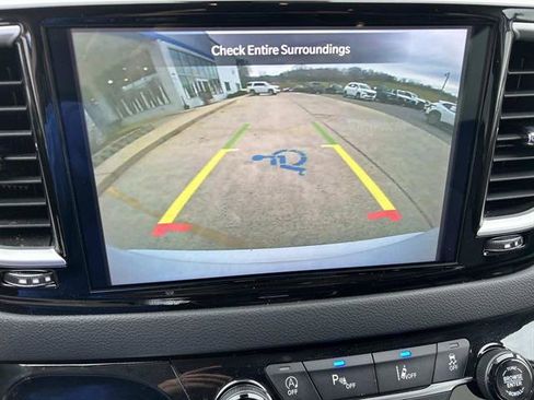 Used 2024 Chrysler Pacifica Touring-L image 30