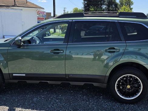 Used 2010 Subaru Outback 2.5i Premium AWD/4WD image 4