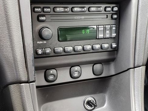 Used 2001 Ford Mustang Convertible image 23