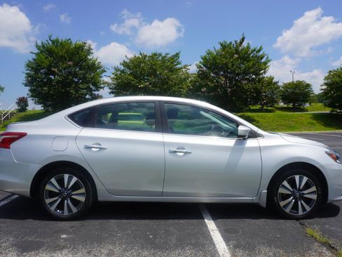 Used 2019 Nissan Sentra SV w/ Special Edition Package FWD image 8