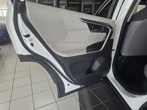 Used 2020 Toyota RAV4 XLE w/ Convenience Package AWD/4WD image 10