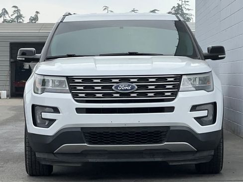 Used 2016 Ford Explorer XLT w/ Equipment Group 201A image 11