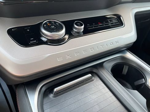 Used 2025 Ford Expedition Active AWD/4WD image 19