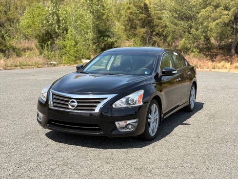 Used 2013 Nissan Altima 3.5 SV w/ Navigation Pkg FWD image 2