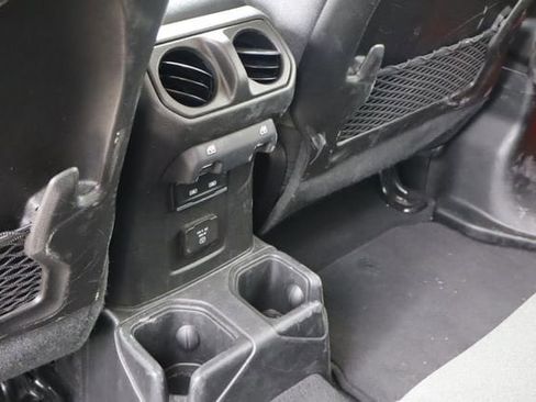 Used 2024 Jeep Wrangler Unlimited Rubicon AWD/4WD image 17