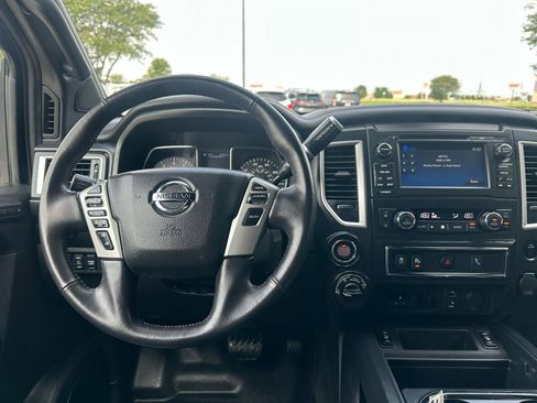 Used 2018 Nissan Titan SL AWD/4WD image 3