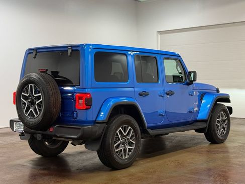 Used 2024 Jeep Wrangler Unlimited Sahara w/ Technology Group AWD/4WD image 4