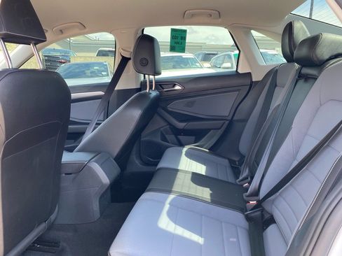 Certified 2025 Volkswagen Jetta SE w/ Black Wheel Package image 20