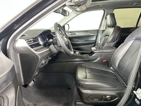 Used 2023 Jeep Grand Cherokee 4WD 4xe image 11