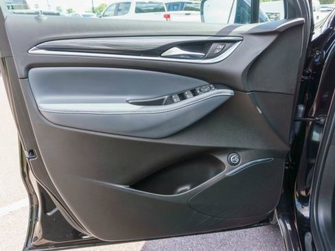 Used 2023 Buick Enclave Essence image 19