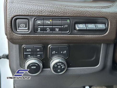 Used 2022 GMC Yukon XL Denali image 22