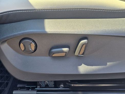 New 2025 Volkswagen Taos SE image 28