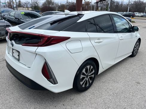 Used 2017 Toyota Prius Prime Premium image 5