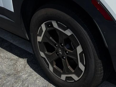 Used 2025 Hyundai Santa Fe SEL AWD/4WD image 16