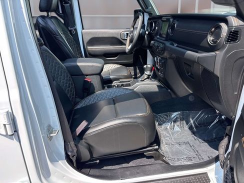 Used 2023 Jeep Wrangler Unlimited Sahara AWD/4WD image 20