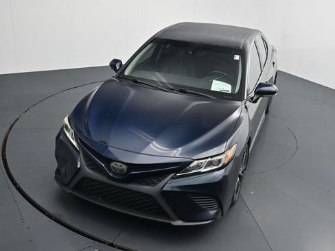 Used 2018 Toyota Camry SE w/ Convenience Package FWD image 11