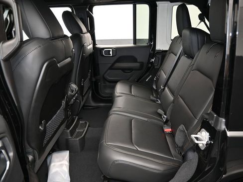 Used 2025 Jeep Wrangler Unlimited Rubicon 392 image 36