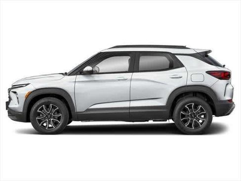 Used 2024 Chevrolet TrailBlazer ACTIV w/ Convenience Package FWD image 3