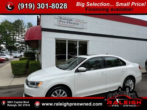 Used 2011 Volkswagen Jetta SE FWD image 1