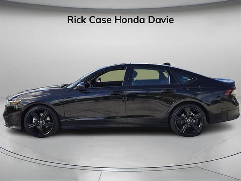 Used 2025 Honda Accord Sport image 3