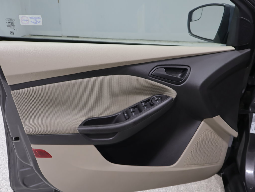 Used 2012 Ford Focus SE FWD image 18