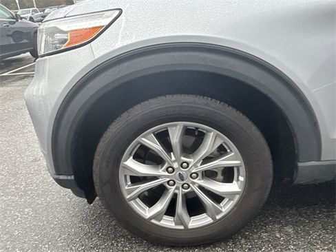 Used 2022 Ford Explorer XLT w/ Equipment Group 202A image 18