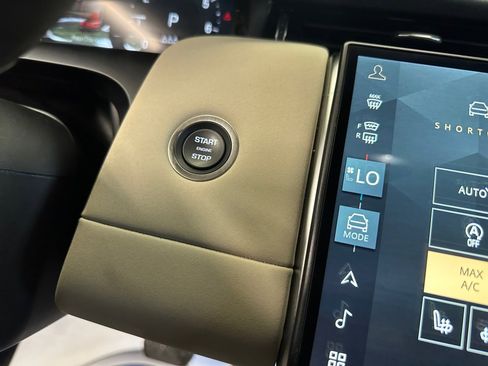 Used 2024 Land Rover Discovery Sport S image 23