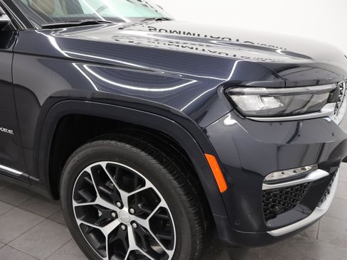 Used 2024 Jeep Grand Cherokee Summit AWD/4WD image 31