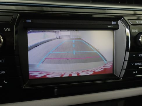Used 2016 Toyota Corolla LE FWD image 18
