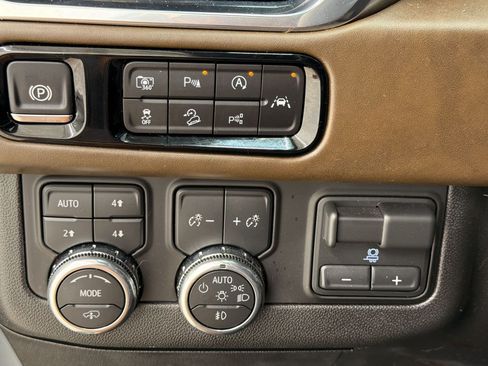 Used 2026 GMC Yukon Denali Ultimate AWD/4WD image 16