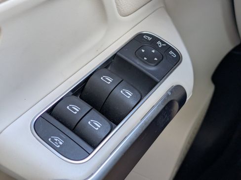 Used 2025 Mercedes-Benz GLB 250 image 28