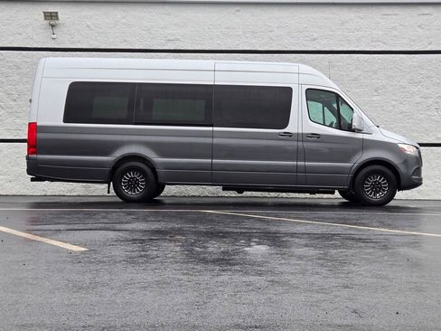 Used 2021 Mercedes-Benz Sprinter 2500 image 6