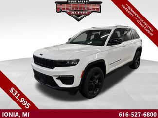 Used 2023 Jeep Grand Cherokee Limited w/ Black Appearance Package 360° Tour