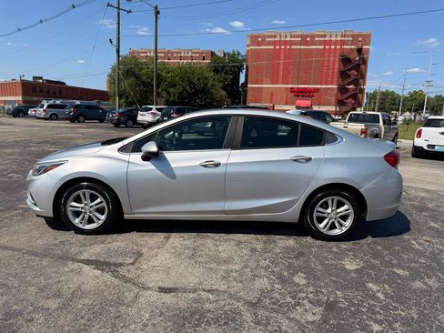 Used 2017 Chevrolet Cruze LT w/ Convenience Package FWD image 5