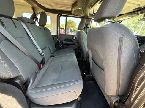 Used 2025 Jeep Wrangler Unlimited Sahara AWD/4WD image 13