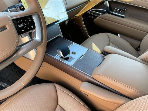 New 2026 Land Rover Range Rover Long Wheelbase SE AWD/4WD image 13