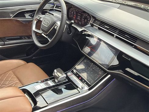 Used 2020 Audi S8 L image 10