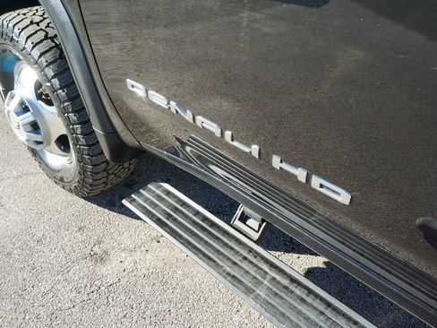 Used 2022 GMC Sierra 3500 Denali image 9