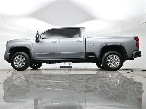 Used 2024 Chevrolet Silverado 2500 High Country w/ High Country Premium Package image 30