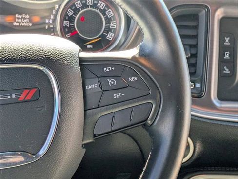 Used 2015 Dodge Challenger SXT image 22