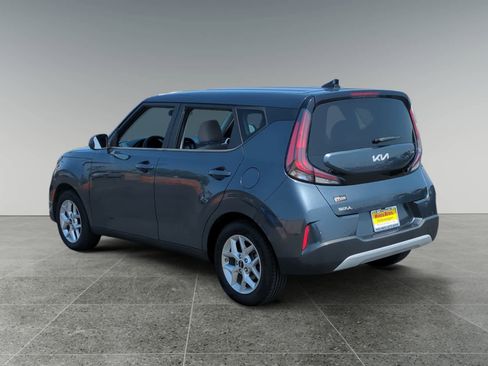 Used 2023 Kia Soul LX w/ LX Technology Package FWD image 3